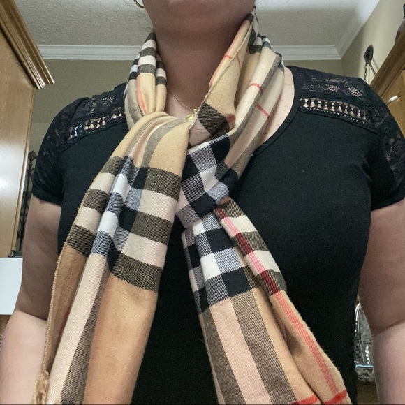 Authentic BURBERRY Scarf - Picture 6 of 8